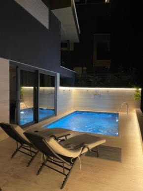 Luxury Apartment Blue Sapphire with outdoor pool